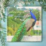 Porta-copo De Pedra Belo Pavão Verde Azul Sempre Fala<br><div class="desc">"Sempre brilha." Não há nada tão espantoso como um pavão azul real com as suas penas verdes abanadas por joias. Celebre sua beleza todos os dias nesta porta copos de pedra fotográfica enquanto você relaxa com sua bebida favorita. Você pode personalizar facilmente esta porta copos de pedra e eu também...</div>
