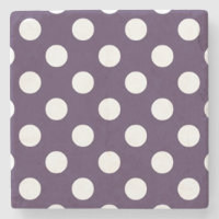 Bolinhas brancas em roxo de ameixa