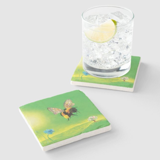 Porta-copo De Pedra Bumblebee voando sobre o campo (Lateral)