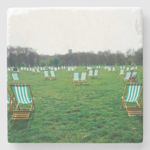 Porta-copo De Pedra Cadeias De Casco Espalhadas No Green Park, Londres