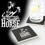 Porta-copo De Pedra Cavalo de quarto americano Cowboy selvagem oeste<br><div class="desc">O design de cavalo americano. Cowboy,  cowgirl,  oeste selvagem,  design gráfico ocidental com um quarto correndo e letra ocidental. Disponível em muitos produtos. Mostre o seu amor por estes cavalos icônicos com este design na moda ocidental.</div>