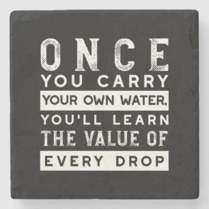 Porta-copo De Pedra Design de Citação de Sabedoria - Valor de Cada Lar