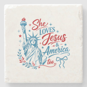 Porta-copo De Pedra Ela Ama Jesus e a América Também 4 de Julho Cristo