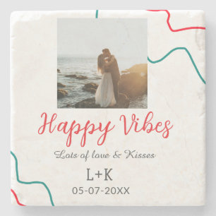 Porta-copo De Pedra Feliz Vibes, casal de feriado, data do casamento v