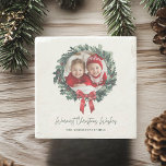 Porta-copo De Pedra Frota de Natal Personalizada com Foto e Nome<br><div class="desc">Adicione um toque pessoal às suas comemorações de feriado com esta Porta copos personalizada da coroa de natal com sua foto e seu nome. O design festivo da coroa traz encanto e calor à decoração da mesa enquanto protege as superfícies. Esta porta copos de pedra durável é perfeita para reuniões...</div>