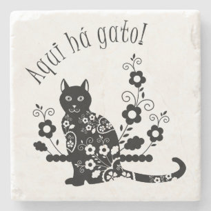 Porta-copo De Pedra Gato negro com flores e expressão portuguesa