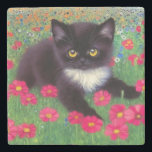 Porta-copo De Pedra Gustav Klimt Tuxedo Cat<br><div class="desc">Porta copos de pedra com um gato Gustav Klimt tuxedo! Este adorável gatinho preto e branco se senta num campo de flores vermelhas,  azuis,  brancas e laranja. Um presente incrível para amantes de gatos e entusiastas de arte austríacos!</div>