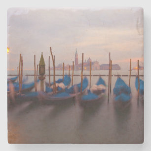 Porta-copo De Pedra Itália, Veneza. Gôndolas ancoradas ao crepúsculo.