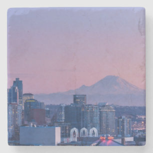 Porta-copo De Pedra O Monte Rainier no fundo