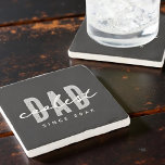 Porta-copo De Pedra Pai Mais Legal Desde 20XX O Pré-Disquete Simples M<br><div class="desc">Esta design simples e moderna é composta por tipografia sã-serif.</div>