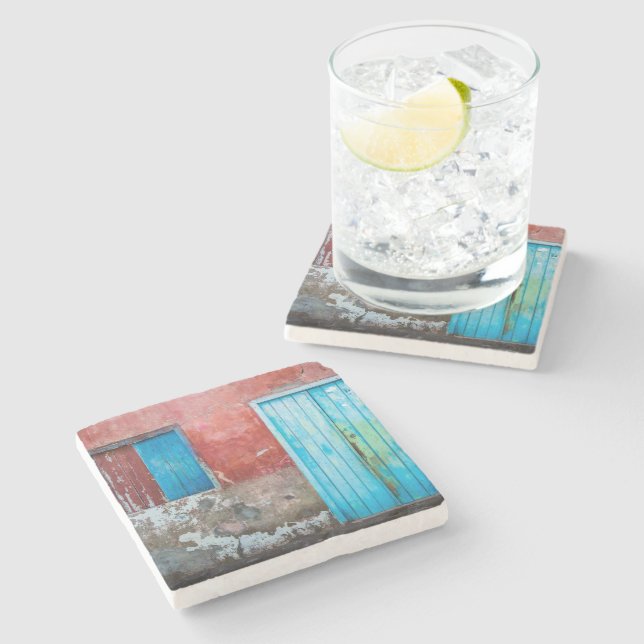 Porta-copo De Pedra Parede vermelha, azul e cinza, porta e janela (Lateral)