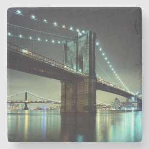 Porta-copo De Pedra Ponte de Brooklyn na ponte de Manhattan da noite