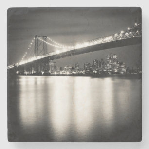 Porta-copo De Pedra Ponte de Williamsburg na Nova Iorque na noite
