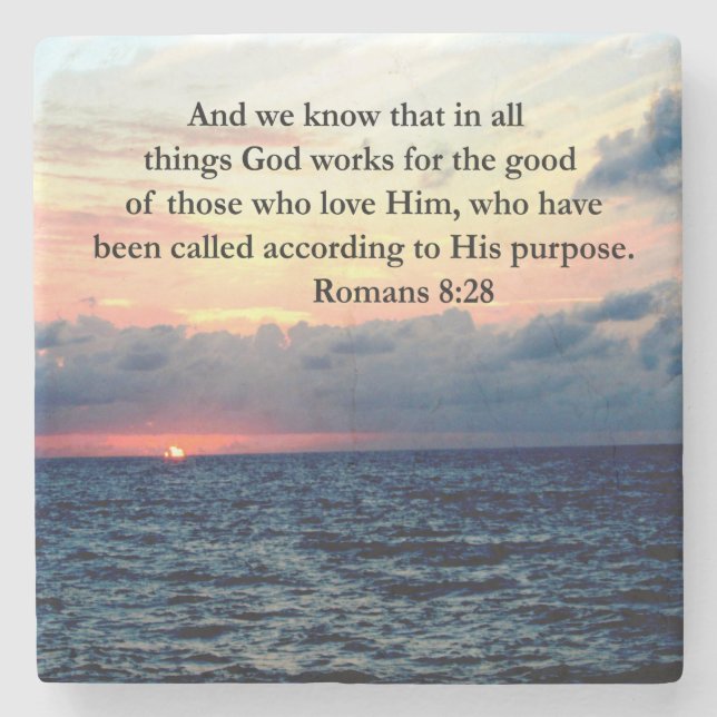 PORTA-COPO DE PEDRA ROMANOS 8:28 FÉ (Frente)