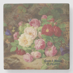 Porta-copo De Pedra Rosa no chão da floresta com borboletas