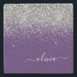 Porta-copo De Pedra Roxo Silver Glitter Girly Monographic Nome<br><div class="desc">Azulejo de Pedra do Nome do Script de Letra Glitter Roxo e Silver Sparkle Glitter Roxo. Isso faz a formatura perfeita,  doce aniversário de 16 anos,  casamento,  chá de panela,  aniversário,  chá de fraldas ou presente de festa de solteira para alguém que ama luxo de vidro e estilos quicos.</div>