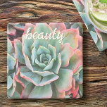 Porta-copo De Pedra Script de Beleza de Fotografia Suculenta do Cactus<br><div class="desc">Os cactos prosperam nas condições mais duras do deserto. Sonho de dias ensolarados e a atmosfera pacífica de um jardim de verão sempre que você relaxa com sua bebida favorita usando esta porta copos de pedra espantosa de cactos verdes de menta rosa-rosa. Faz um presente excelente para o lar! Você...</div>