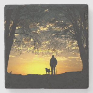 Porta-copo De Pedra Silhueta de Árvore do Homem e Cachorro no Sunset