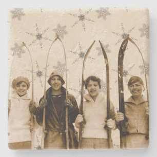 Porta-copo De Pedra Vintage Women Skiers With Wood Skis Sepia Foto