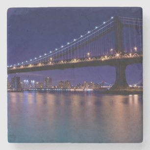 Porta-copo De Pedra Vista da ponte de Manhattan na noite