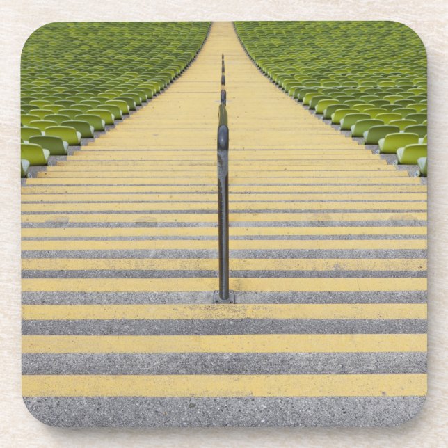 Porta-copo Escadaria do estádio entre fileiras de assentos (Frente)