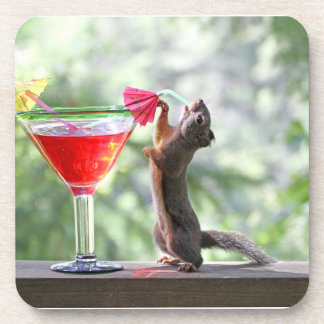 Porta-copo Esquilo que bebe um cocktail no happy hour