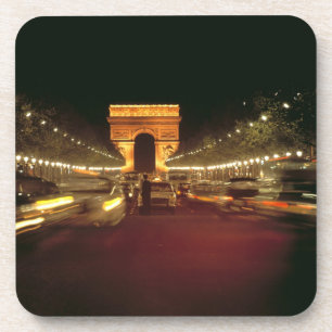 Porta-copo Europa, França, Paris. Rushes de trânsito noturn