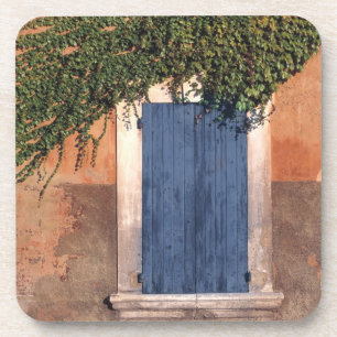 Porta-copo Europa, França, Roussillon. A hera cobre a parede