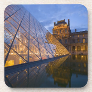 Porta-copo França, Paris. O Louvre ao crepúsculo. Crédito 3