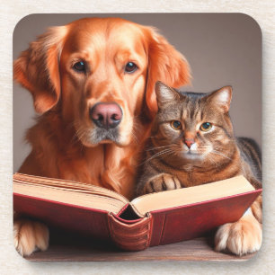 Porta-copo gato e cão engraçados lendo um livro