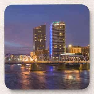 Porta-copo Horizonte ao anoitecer, no Grand River