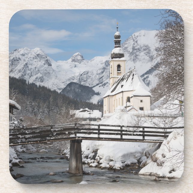 Porta-copo Igreja na neve com montanhas alpinas no inverno (Frente)