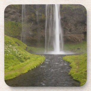 Porta-copo Islândia. Pessoas atrás de Seljalandsfoss