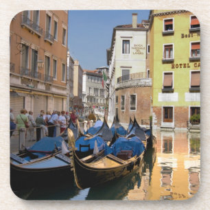 Porta-copo Itália, Veneza, gôndolas ancoradas ao longo do can