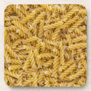 Porta-copo Macmacro da massa fusilli como estrutura de fundo