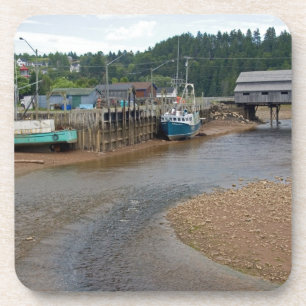 Porta-copo Maré baixa na Baía de Fundy em St. Martins, New