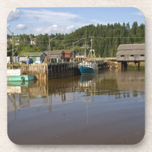Porta-copo Maré média na Baía de Fundy em St. Martins, New