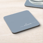 Porta-copo Nome do Monograma Elegante do Script Moderno Dusty<br><div class="desc">Portas copos De Papel De Nome Do Monograma Simples De Script Azul Dusty. Isso faz a formatura perfeita,  aniversário,  casamento,  chá de panela,  aniversário,  chá de fraldas ou presente de festa de solteira para alguém que ama luxo de vidro e estilos quíticos.</div>