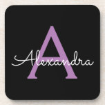 Porta-copo Nome do Monograma Girly de Script Preto Roxo<br><div class="desc">Portas copos de papel de nome de monograma de script simples preto e roxo. Isso faz a formatura perfeita,  aniversário,  casamento,  chá de panela,  aniversário,  chá de fraldas ou presente de festa de solteira para alguém que ama luxo de vidro e estilos quíticos.</div>