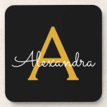 Porta-copo Nome do Monograma Rapariga de Script Moderno Doura<br><div class="desc">Portas copos de papel com nome de monograma de script simples preto e Dourado. Isso faz a formatura perfeita,  aniversário,  casamento,  chá de panela,  aniversário,  chá de fraldas ou presente de festa de solteira para alguém que ama luxo de vidro e estilos quíticos.</div>