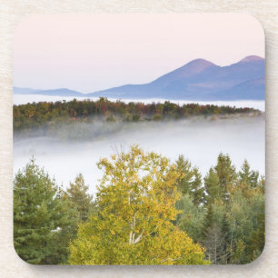 Porta-copo O nevoeiro da manhã e os Percy Peaks, como se pode