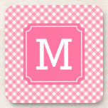 Porta-copo Personalizar Monograma do Na moda Baby Pink Gingha<br><div class="desc">Decorre sua casa com estas portas copos quadradas monogramas doces apresentando um padrão de gingham rosa-rosa-bebê-chic country. Excelente para uso em um chá de fraldas ou como presente personalizado de chá de fraldas. Personalize-o substituindo o texto do marcador de posição. Para obter mais opções, como alterar a fonte e seu...</div>