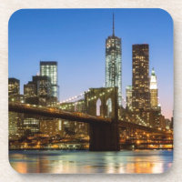 Ponte de Manhattan e de Brooklyn no crepúsculo