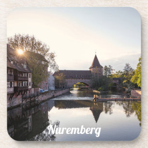 Porta-copo Pôr do sol sobre a antiga ponte medieval em Nuremb