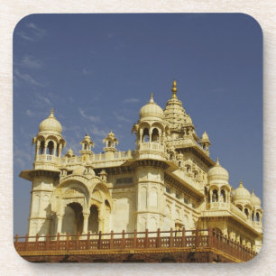 Porta-copo Rajasthan, Índia Uma mulher em pé e aciente