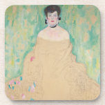 Porta-copo Retrato de Amalie Zuckerkandl por Gustav Klimt<br><div class="desc">O retrato inacabado de Amalie Zuckerkandl (1917), de Gustav Klimt, é um retrato de arte, simbolismo vitoriano, da era vitoriana, que apresenta uma mulher sentada com os braços dobrados em sua direção e fora do vestido de ombro que flui até o chão. Os críticos de arte predizem que esta peça...</div>