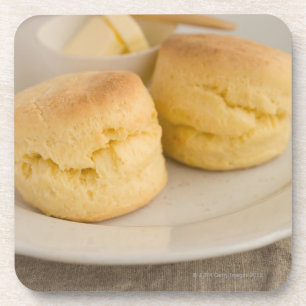 Porta-copo Scone liso com manteiga na placa