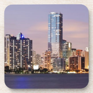 Porta-copo Skyline dos EUA, Florida, Miami no crepúsculo 2