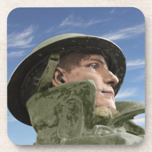 Porta-copo Soldado WW1 no casaco e no capacete de trincheira