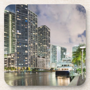 Porta-copo Torres iluminadas no beira-rio do rio de Miami